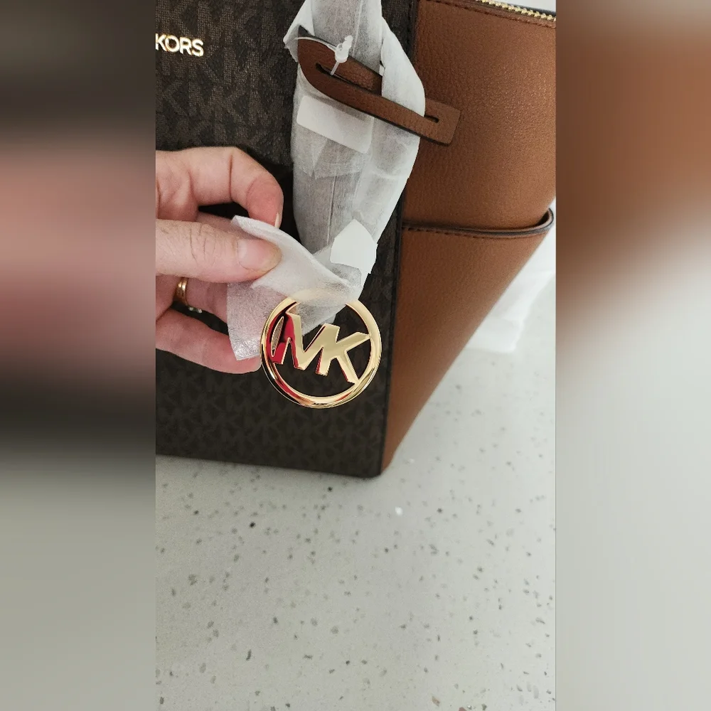 ⚡️🚨 NWT Michael Kors Charlotte Large Leather Tote Bag - Lowest Price🚨 - Picture 12 of 14